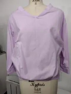 《新品》ノーカラー　Vネック　七分袖　ブラウス