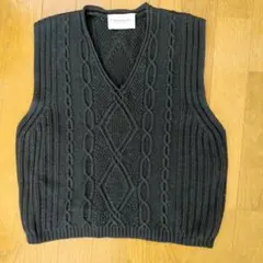 エマニュエルウンガロの ブラックニットベスト Vネック