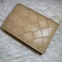 美品 BOTTEGA VENETA 三つ折り マキシイントレチャート ベージュ