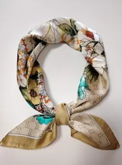 スカーフ ネッカチーフ シルク風 花柄 総柄 ベージュ系 65*65cm