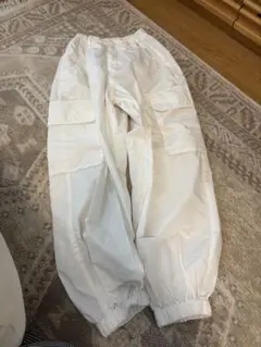 ホワイト カジュアルパンツ カーゴポケット付き