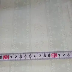 574 淡い黄緑色 花柄 綿生地 約110✕ 200cm