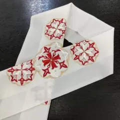 ☆新品未使用☆振袖・成人式・結婚式・卒業袴　白系刺繍入り半衿　半襟