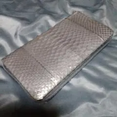 ☆本物パイソン革　ラウンドファスナー　長財布