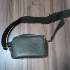 美品ch!iiibag チャーム付きショルダーバッグ カーキのサムネイル