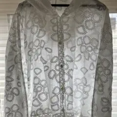 sandy ホワイト 刺繍 フード付き 長袖シャツ 羽織 新品・未使用 タグ付のサムネイル
