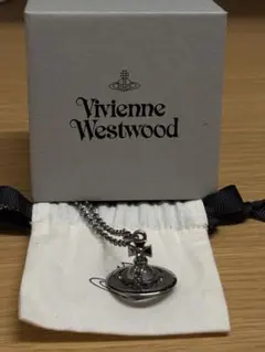 vivienne westwoodネックレス