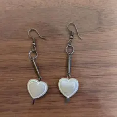 ハート型　ゆれるピアス