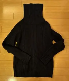 ブラック　リブ　タートルネック