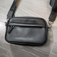 シンプル ブラック ショルダーバッグ