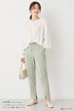 earth music&ecology テーパードパンツ スリット カーキ Mのサムネイル