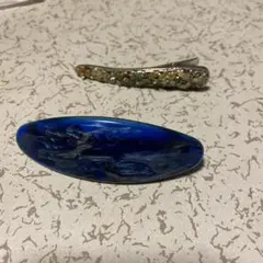 青いマーブル模様ヘアピンと花柄細工のピン