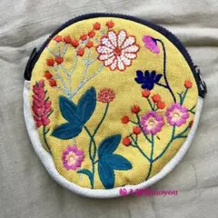 花柄　手刺繍　円型ポーチ ベトナム雑貨