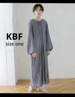 メルカリ祭値下げ！美品 KBF 2WAYプリーツシアーワンピースのサムネイル