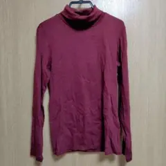 ユニクロ　長袖シャツ　タートルネック　ワインレッド