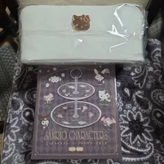 新品未使用★ハローキティ バニティポーチ　化粧ポーチ、アクセサリースタンド