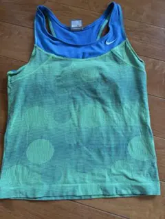 【美品】ナイキ スポーツタンクトップ 今年最後の売りつくし値引き‼️