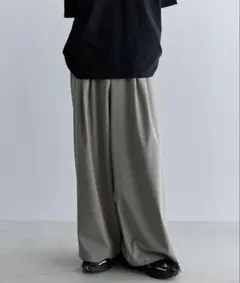 remerルーズベーシックタックワイドバギーパンツ リメールのサムネイル