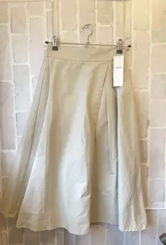 新品♡テチチ　Te chichi タックミディスカート　ベージュ　フリーサイズのサムネイル