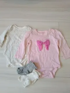 BabyGap＆UNIQLOリボン付きボディスーツと靴下セット 70cm