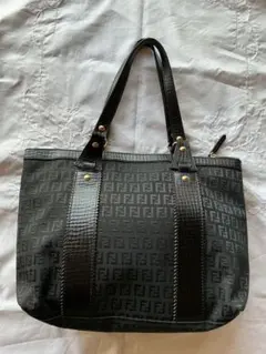 【美品】FENDI トートバッグ FFロゴ ブラック 8BH196 美品】FENDI トートバッグ FFロゴ ブラック 8BH196 - メルカリ