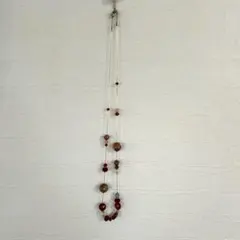 赤と茶色のビーズ ロングネックレス