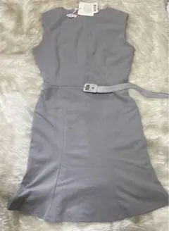 未使用　綺麗なラインのウエストマークワンピース　グレー