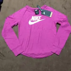 新品限定完売！ナイキキッズ長袖ロングTシャツM/150cmスウォッシュロゴピンク