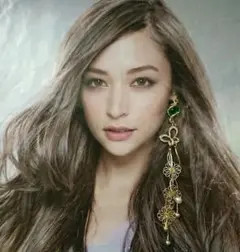 #851☆1点限定☆大人可愛い☆蝶々ツイスト3連花チェーンウェーブパールロング