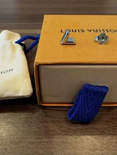 LOUIS VUITTON Vロゴ ピアス 片耳用のサムネイル