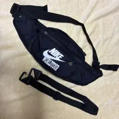 NIKE WORLD TOUR ブラックショルダーバッグ