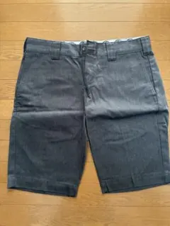 Dickies ダークグレー ショートパンツ