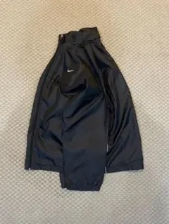 NIKEのナイロンジャケットです。