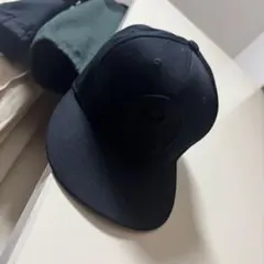 ブラック ロゴ入り ベースボールキャップのサムネイル