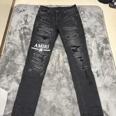 AMIRI スキニーデニム ブラック ダメージ加工30インチのサムネイル