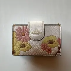お*ぎ様 COACH 花柄 カードケース
