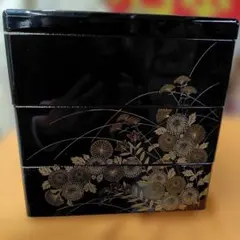 ち*ず様 木製・黒い漆器 三段重箱 金色の花柄