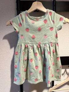 Cat & Jack いちご柄ワンピース 4歳