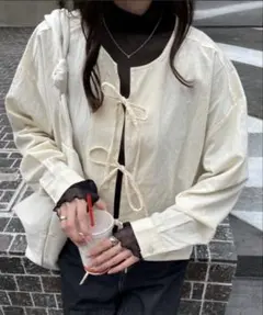 リボンシャツ　服　ブラウス　トップスのサムネイル