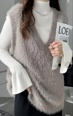 美品！【and Me】グレージュVネック ニットベスト F(M)