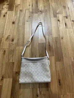 底値SALE▶︎Coach ベージュ ショルダーバッグ/斜めがけサコシュ美品