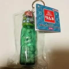 森永ラムネ 光るミニボトルライトキーホルダー メロンソーダ　TAITO限定