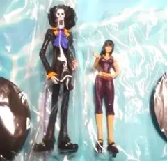 ワンピース フィギュア　ニコロビン　ブルック　 2体セット未開封　台座着き