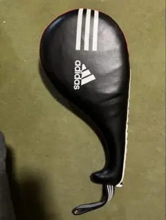adidas パンチングミット 黒赤