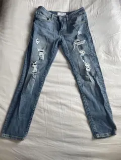 ダメージジーンズ　ベルシュカ