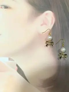 リボンとパールのゴールドフックピアス