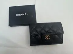 CHANELマトラッセニつ折りコンパクトウォレットブラックキャビアスキンゴールドのサムネイル