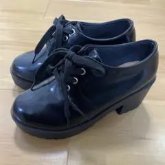 ブラック エナメル調 厚底ヒールシューズ 23.5