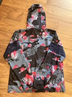 Under Armour レディースウィンドブレーカー 花柄