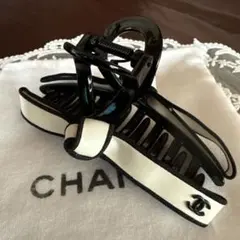 最終価格CHANELロゴ入りヘアクリップバレッタブラック/ホワイトノベルティー